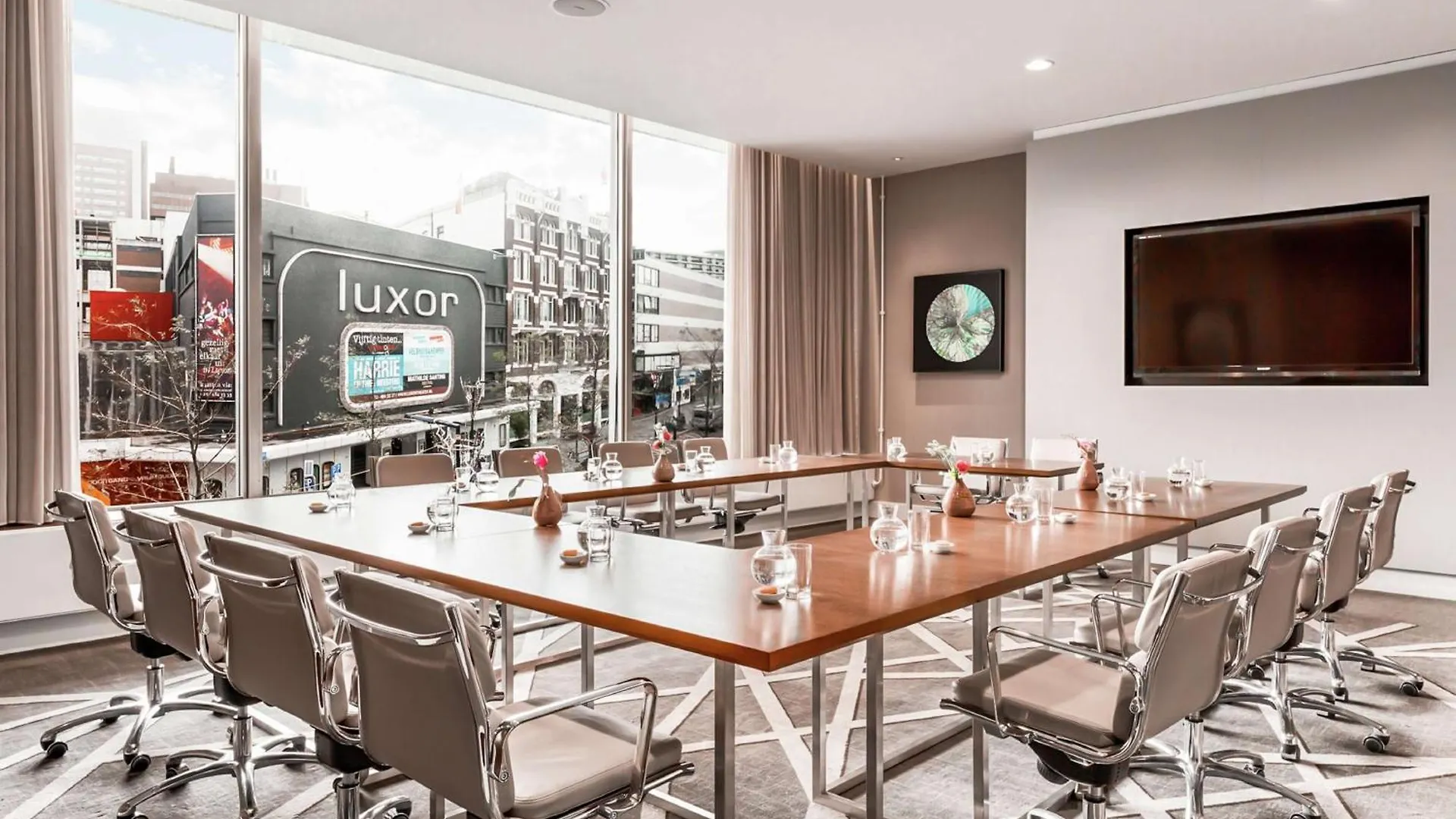 Hilton Rotterdam Ξενοδοχείο 5*,